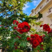Amélie-les-Bains-Palalda में, होटल Hôtel LA PERGOLA