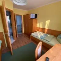Gästehaus zwei Einzelbetten Nähe Krems an der Donau, hotel v destinaci Lengenfeld