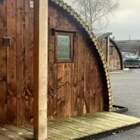 Pod3 - Powys River Pods - Pet Friendly Glamping Pod Builth Wells Powys Wales, viešbutis mieste Garth