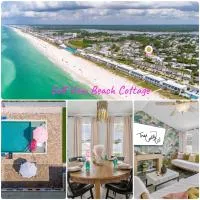 Steps to the beach & close to 30A! Private pool with sundeck & putt putt golf!, hotel en Panama City Beach