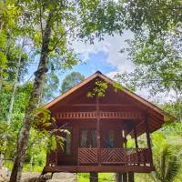 Guesthouse Hidden Corner Batu Katak, hotel en Timbanglawang