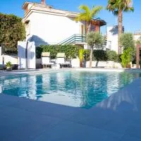 DimorAmare LUXURY BeB POOL AND BEACH, hotel v destinaci Noto Marina