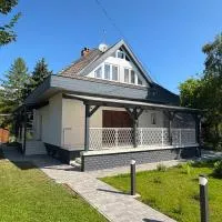 Ágica Nyaraló – hotel w mieście Balatonkenese