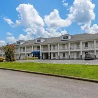 Baymont by Wyndham Forest City, hotelli kohteessa Forest City