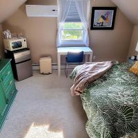 The Little Swan Retreat, hotel near New Bedford Regional Airport - EWB, New Bedford