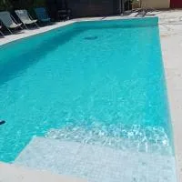 Le Val du Corsaire Petit déj compris, piscine, parking, hotel en Colonzelle