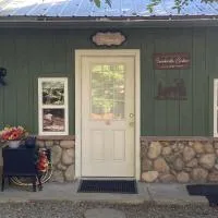 Shady Creekside Cabin, hotel v destinaci Miramonte