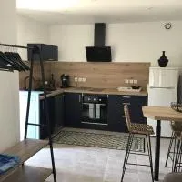 Charmant studio Vias village، فندق في فيا