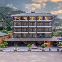 Triple Crown Resort, hotel v mestu Dhāding