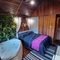 Cabana do Lago com Jacuzzi، فندق في نازاريه باوليستا