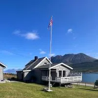 Koselig hus nær sjø og fjell, ξενοδοχείο σε Nord-Lenangen