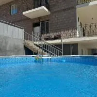 Villa Garden and Pool near Airport, hotell i Norakert