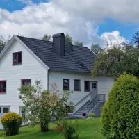 Nyrenoverad lägenhet centralt, nära till kust och natur, hotel em Munkedal