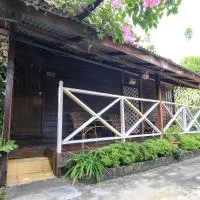 Hotel O Ombak Inn Chalet, hótel í Pangkor