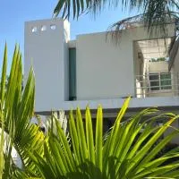 Private House in Secure Complex with Pool & Lush Garden, hotel v destinaci Cuautlixco