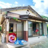 四国旅に最適 川まで徒歩10秒の昭和レトロな一軒家, hotel v destinácii Nakajima
