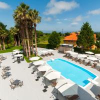 an overhead view of a pool with chairs and umbrellas at Hotel La Palma de Llanes