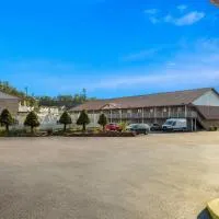 Days Inn by Wyndham Huntington, מלון בPea Ridge
