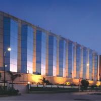 Ramada Plaza By Wyndham Palm Grove, hotel in Juhu, Mumbai