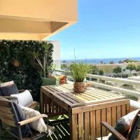Lux Apt in Priv Condo with Pool, near Beach, Parking & Easy Access to Lisbon, hotelli kohteessa Parede