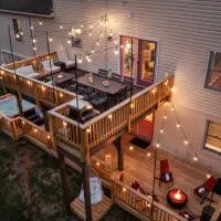 Epic Family Stay - 40' Putting Green, Theater, Hot Tub, Sauna, hotel a McGaheysville