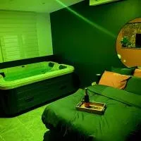 Le Cocoon Evasion Spa Jacuzzi, Hotel in Annoeullin