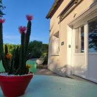 Gîte duplex Carosselle et Clarallen, hotel i Saint-Vaury