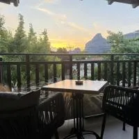 Polyzos Luxury Suites Meteora #6 - Adults Friendly, viešbutis mieste Kalambaka
