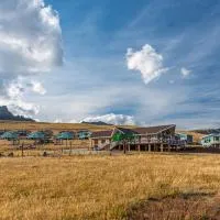 Green Crown Resort โรงแรมในYoliin Hural