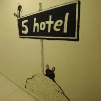 Five Hotel, отель в городе Серембан