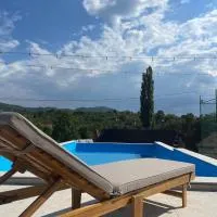 Domeniul Bondarelului, hotel din Ocolişu Mic