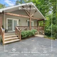 Blue Ridge Bungalow with Hot Tub, ξενοδοχείο σε Newland