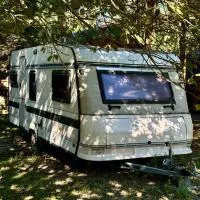 Arion Camp - будиночки в кінному клубі, hotelli kohteessa Bobritsa