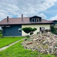 Borowikowa Knieja, hotel i Brody