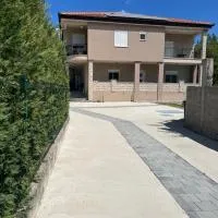 DIS LUX Apartments, viešbutis mieste Radanovići