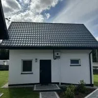 Dom wypoczynkowy Leśny Zakątek 2 nad jeziorem, hotel din Wartkowo
