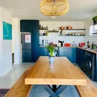 Stylish beachside Gem in Fish Hoek, hotel din Vishoek