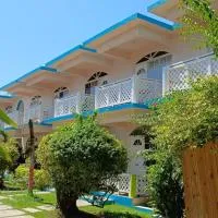 Fun Holiday Beach Hotel، فندق في نيغريل