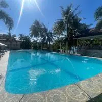 Reef Waters Resort, hotel v mestu Pilar