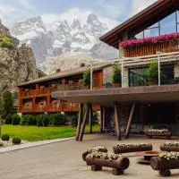 Grand Hotel Courmayeur Mont Blanc, by R Collection Hotels, hotel u gradu Kormajor