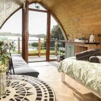 Swan Lake Glamping, hotel i Cavan