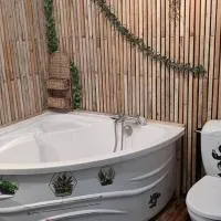 Logement rustique pont de menat les gorges de la Sioule, hotel em Menat
