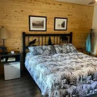 CREEKSIDE LODGE، فندق في Markleeville