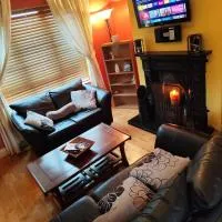 Cozy House, Castlebar Town, near to Westport, Achill & Clifden, hotel sa Castlebar