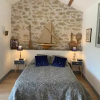 Grande Chambre chez l'habitant dans Mas provençal, viešbutis mieste Roquemaure