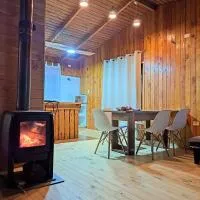 Cabañas Lagos del Sur Licanray para 6 P: Licanray şehrinde bir otel