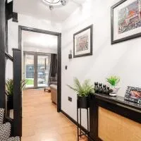 2 Bedroom Home with Garden and Free Parking, viešbutis mieste Litherland