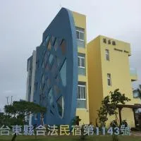 Jacaranda House, hotel i Donghe
