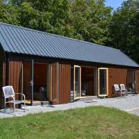 Oak Cabin - Wild Escapes Wrenbury off grid glamping - ages 12 and over โรงแรมในBaddiley