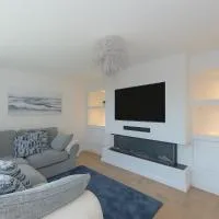 MODERN 3 BEDROOM PROPERTY WITH FREE DRIVEWAY PARKING by SHIRE STAYS, hotel in Shrewsbury